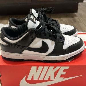 Nike low dunk panda